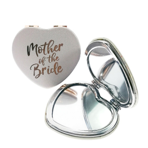 Miroir de poche en cuir PU avec cadre en métal en forme de cœur